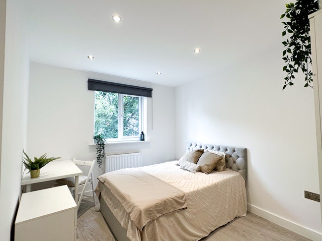 Large & Modern Double Room | 5 Min to Jubilee Line Main Photo