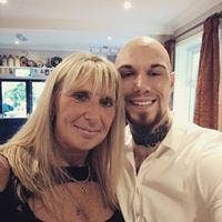 I am a professional male aged 31. I am lookin... Main Photo
