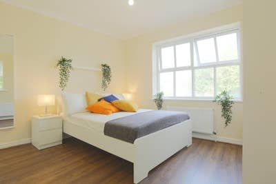 Canary Wharf* 2 Stunning Clean Ensuite Available Main Photo