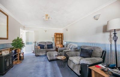 Two Bedroom Semi-Detached Bungalow in Reading Main Photo