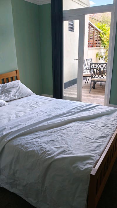 Lge Room with Patio Area Main Photo