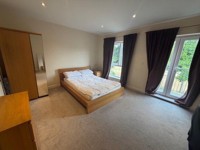 Large double room in HMO - all bills included Main Photo