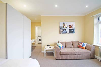 Studio - rent includes heating and hot water Main Photo