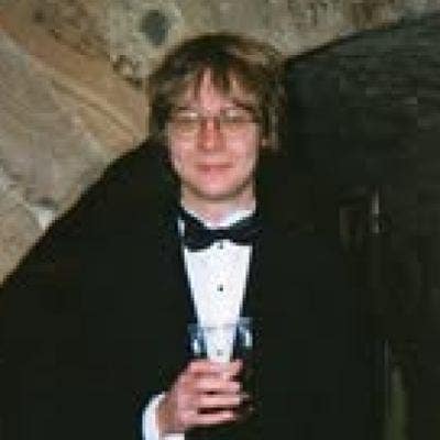 Professional Male seeks a single or double room Main Photo