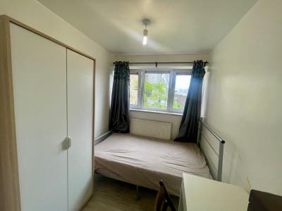 Lovely Semi-Dbl Room In Mile End Inc bills   Main Photo