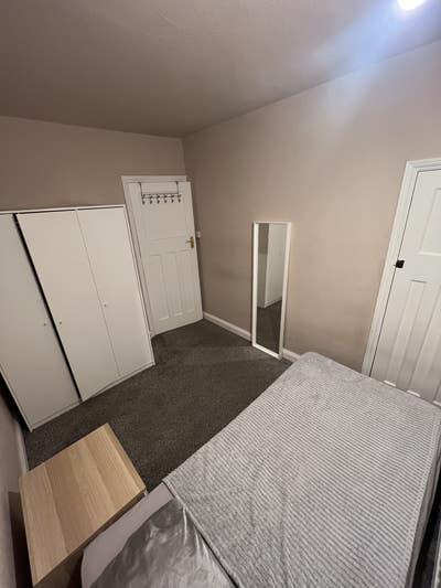 Bright Single Room  Main Photo