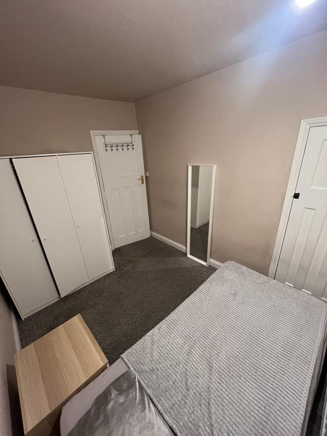 Bright Single Room  Main Photo