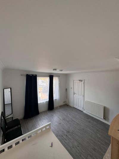 Room Double Room Large Available.  Main Photo