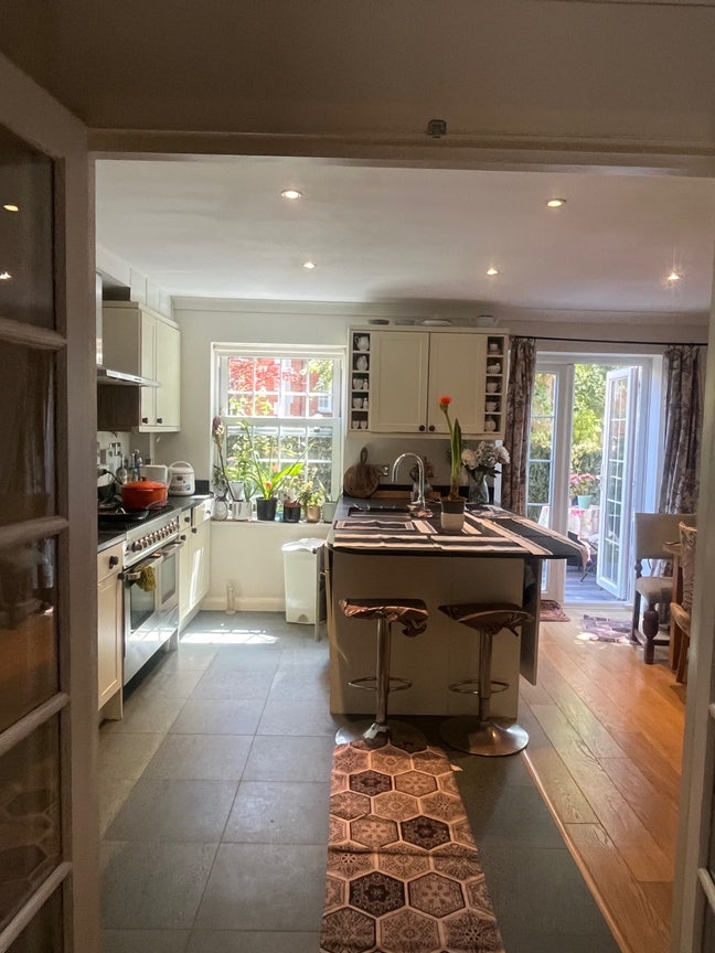 Room in  Wimbledn village Main Photo