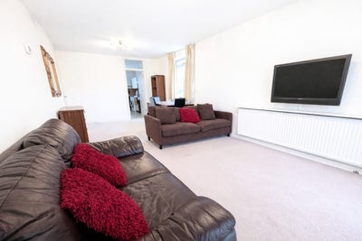 Short & Flexi Stay 2-Bed Flat – Students Welcome Main Photo