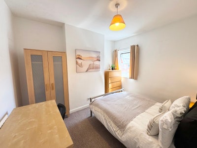 Double Room SO15 City Centre (15BR) Main Photo