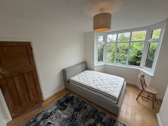 Double Room, in Spacious House.Bills Included Main Photo