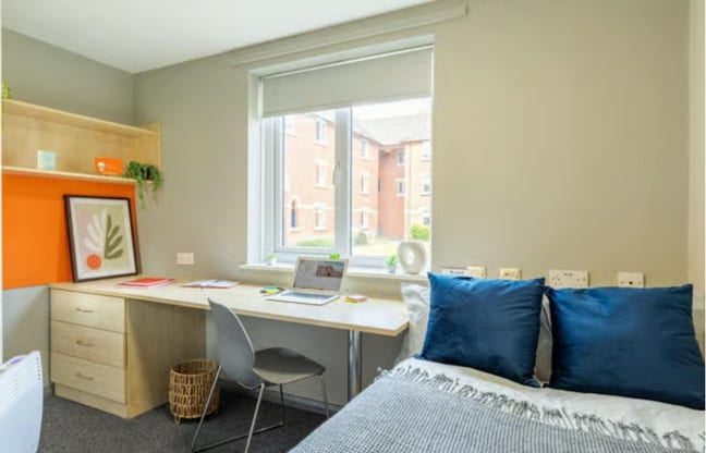Need replacement tenant - Calthorpe Court ensuite Main Photo