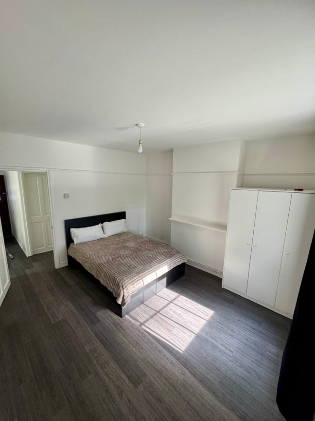 Big double bed room  Main Photo