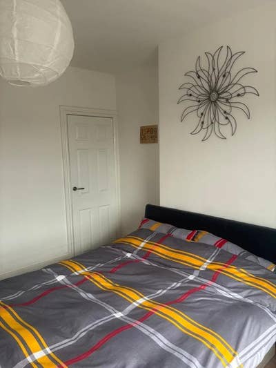 Double room in a 2 bedroom house  Main Photo