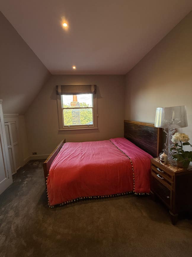 Bright Double Room in Beautiful Family Home  Main Photo