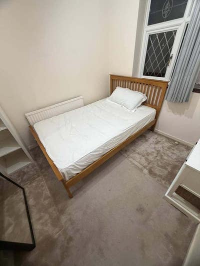 Quite Single Room Available Main Photo