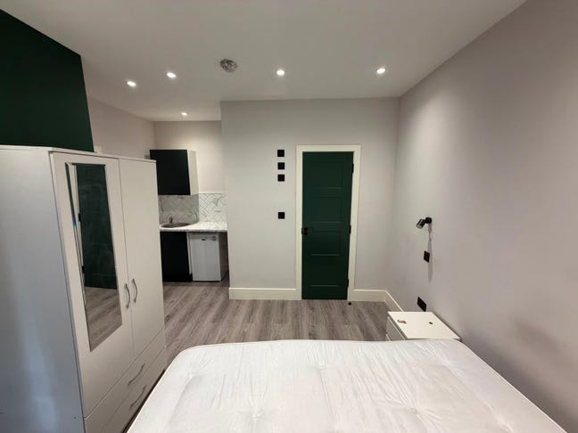 DSS - Studio Flat Available in Waltham Cross EN1 Main Photo