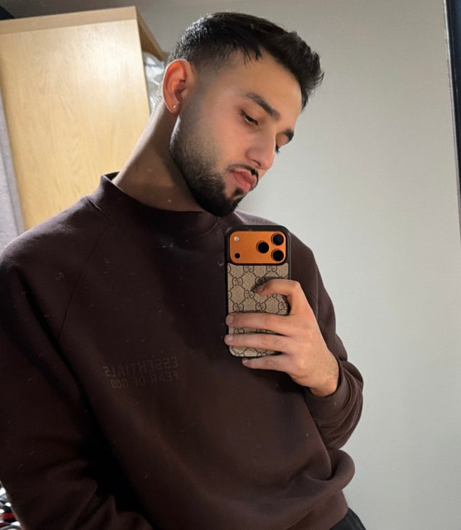 I am a professional male aged 26. I am lookin... Main Photo