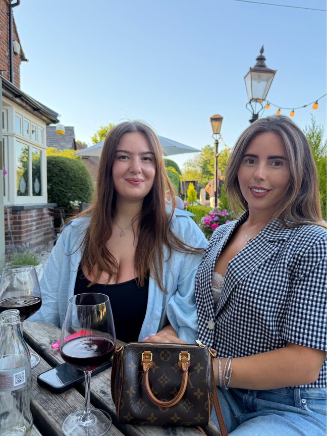 Professional Female seeks a single or double room Main Photo