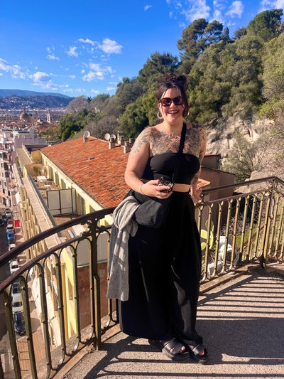 Single professional female looking for double room Main Photo