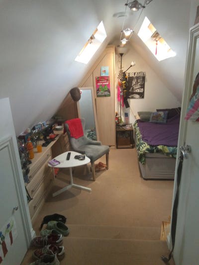 Attic large  double bed  Room . &pound;750 pcm  bills In Main Photo