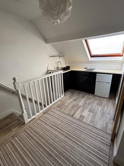 Spacious private two-level space with own kitchen, Main Photo