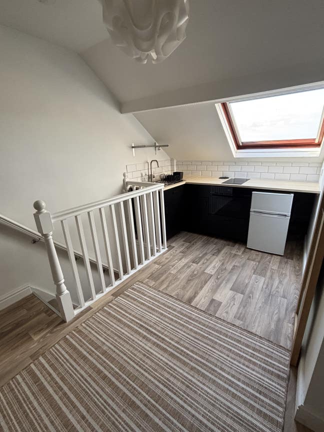 Spacious private two-level space with own kitchen, Main Photo