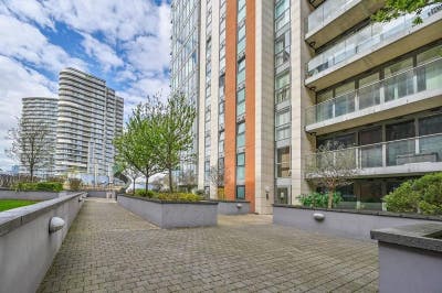 ✨ Bright DBL& EN SUITE| Ross Apartments |3-Bed F Main Photo