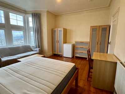 2 x good size double rooms for rent Old Kent Road, Main Photo