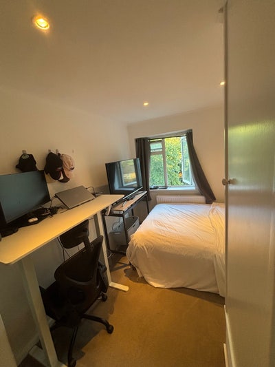 Double Room in 3 bed East Putney flat by tube Main Photo