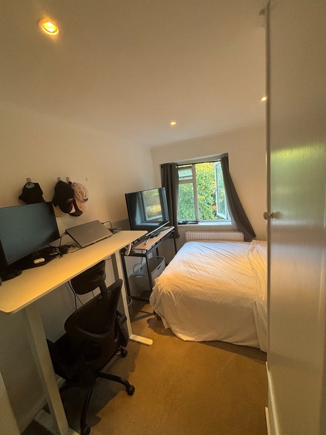 Double Room in 3 bed East Putney flat by tube Main Photo