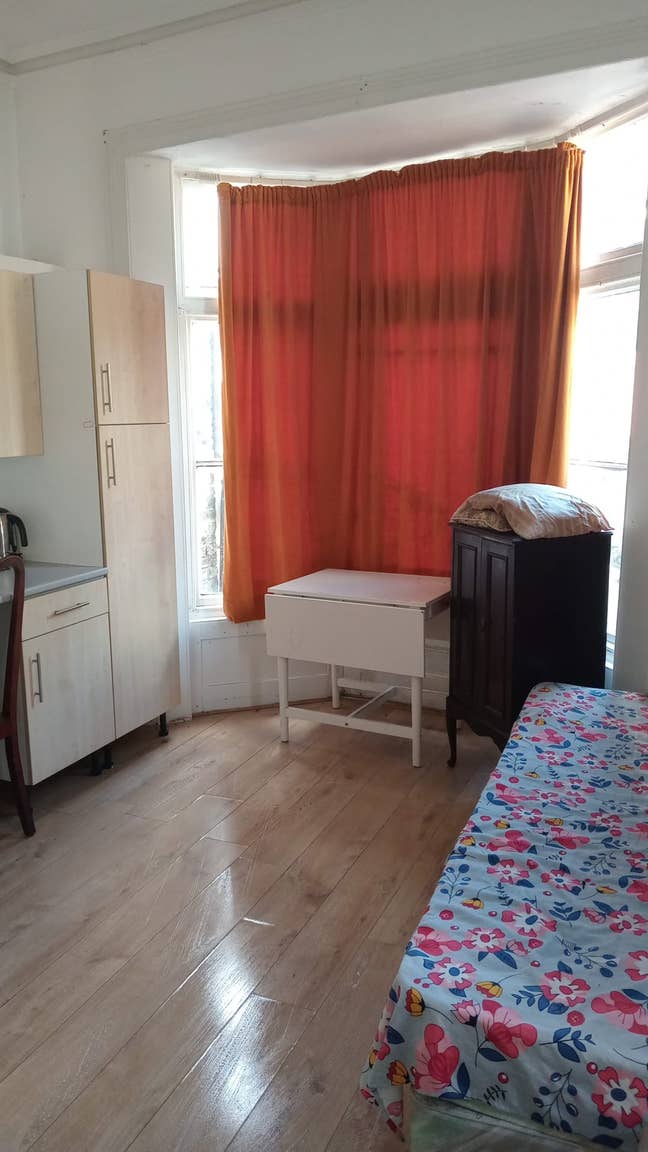 Single room with single bed Main Photo