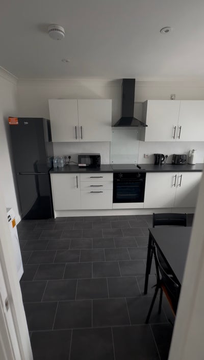 4-Bed Maisonette Next to Burgess Hill Station Main Photo