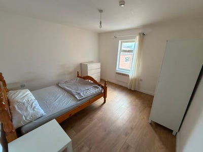 6 Bed House All New Furniture Female Occupation Al Main Photo
