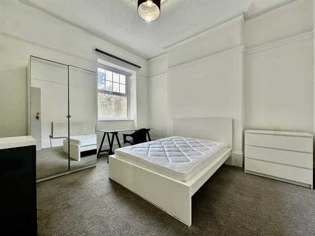5 Rooms available - Addison Rd, PL4 | Bills Inc  Main Photo