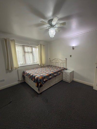 Double bedroom with attach bathroom  Main Photo