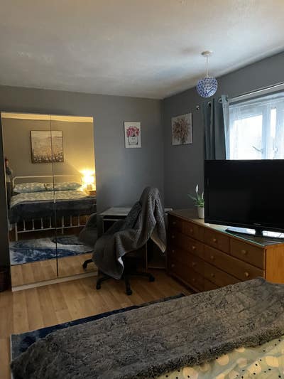 Nice room available soon single/ couples  Main Photo