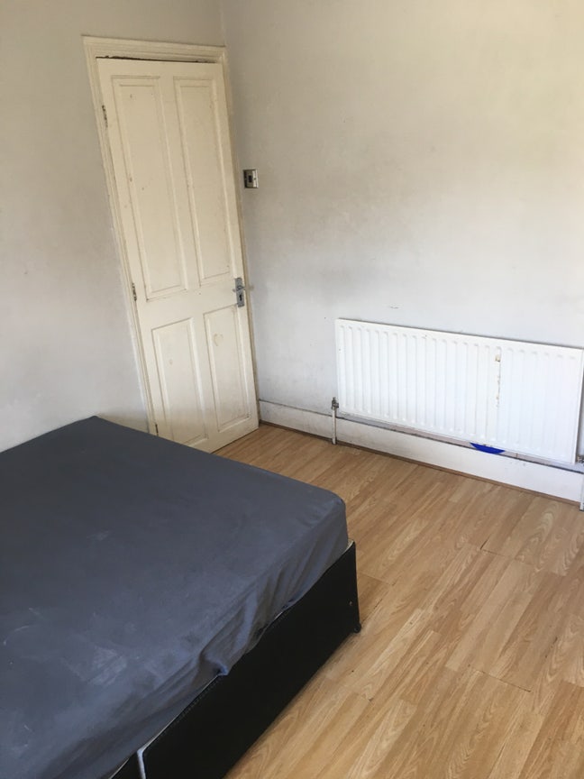 Lovely  room for rent Main Photo