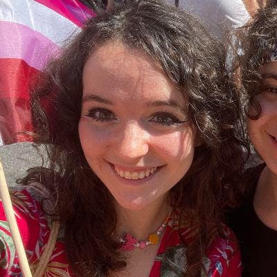 professional woman 22 looking for short let Main Photo