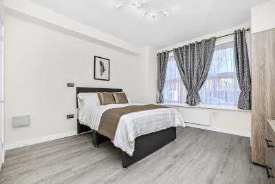 Spacious double en-suite room / W5  Main Photo