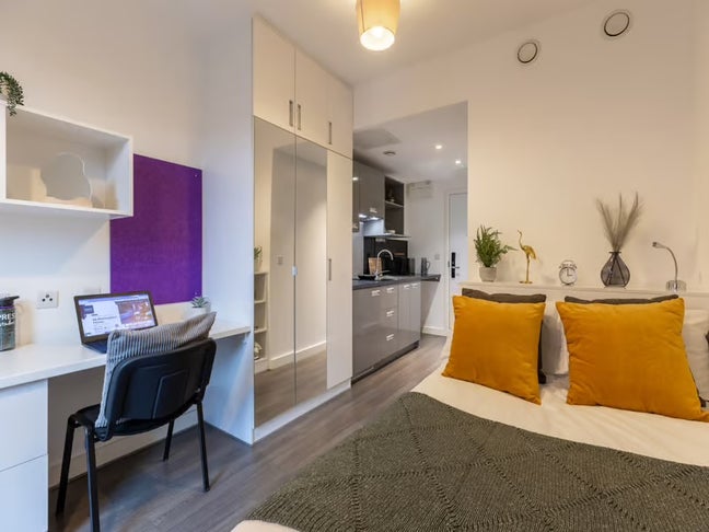 Student Studio - Birmingham City Center - Cashback Main Photo
