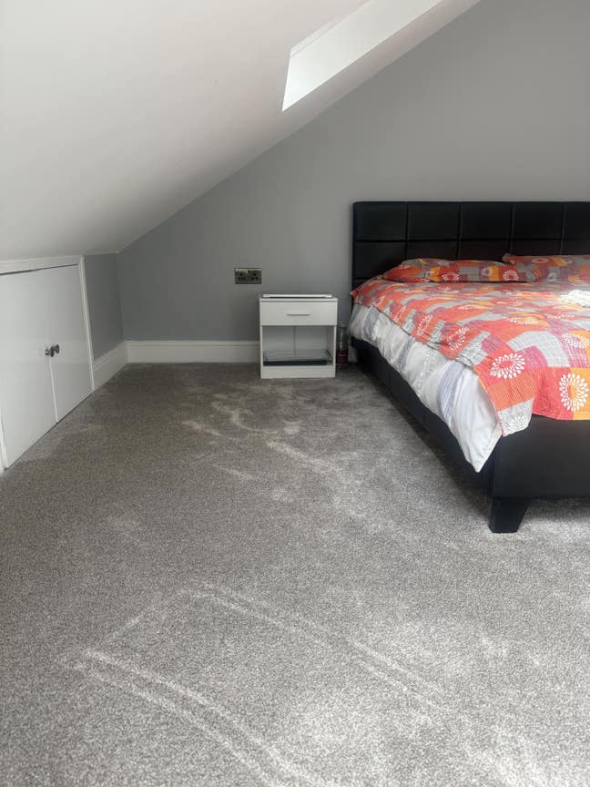 Large en-suite loft room Main Photo