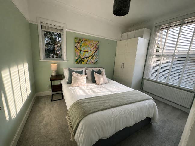 Bright double room near new M&S Main Photo