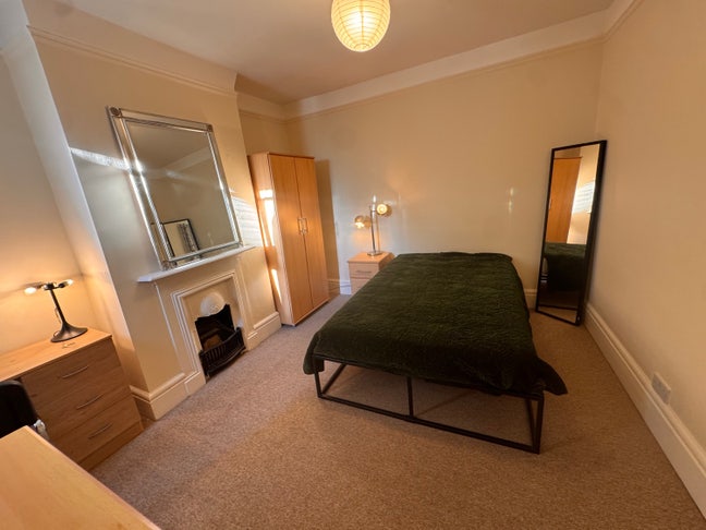 Lovely house share-available  Main Photo