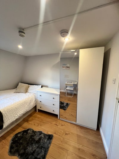  Beautiful Double room available near Whitechapel  Main Photo