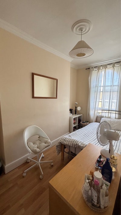 Furnished Double Room - Short Sublet SE1 Main Photo
