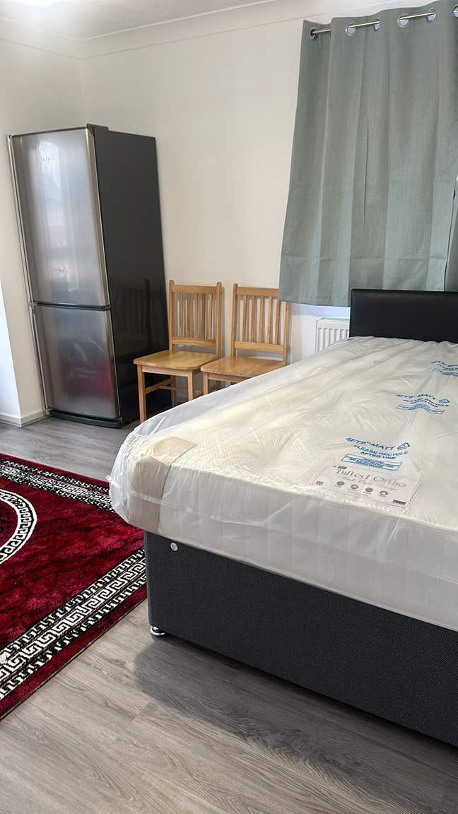 Master Double Room To Let – Oxley Close SE1 5HP Main Photo