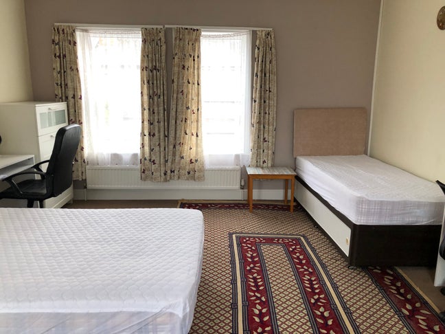  Lovely Rooms in Respectful Female Houseshare Main Photo