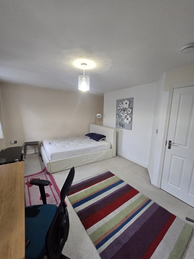 Hugely comfortable luxurious rooms CB4 modern home Main Photo